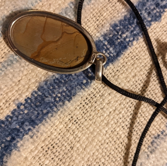 Picture Jasper on black silk cord - Picture 2 of 3